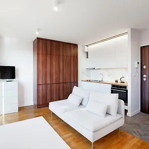 Marine With Balcony And Parking By Tyzenhauz Apartament
